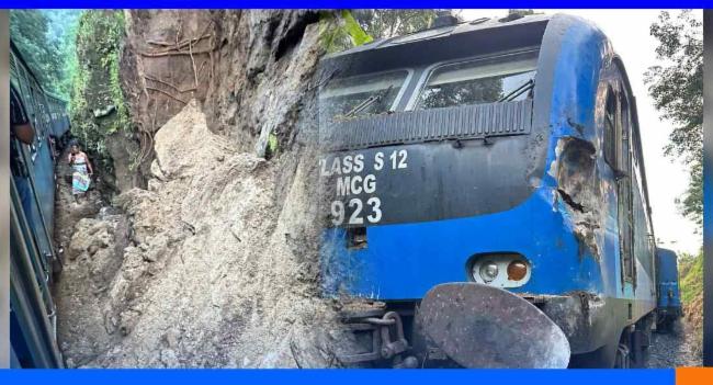 උඩරට මාර්ගයේ දුම්රිය ධාවනයට බාධා...